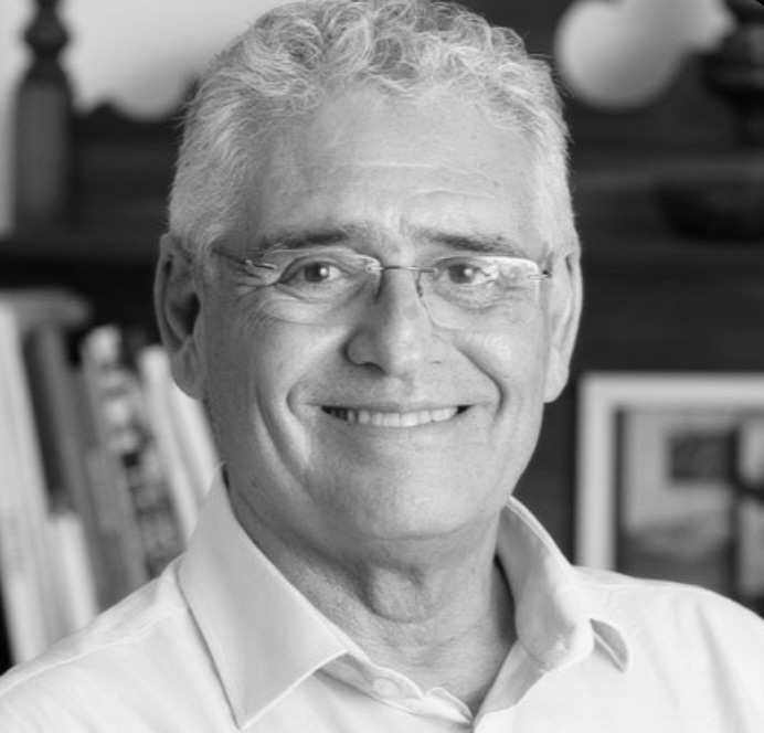 João Gualberto: “O parlamento dos invisíveis”