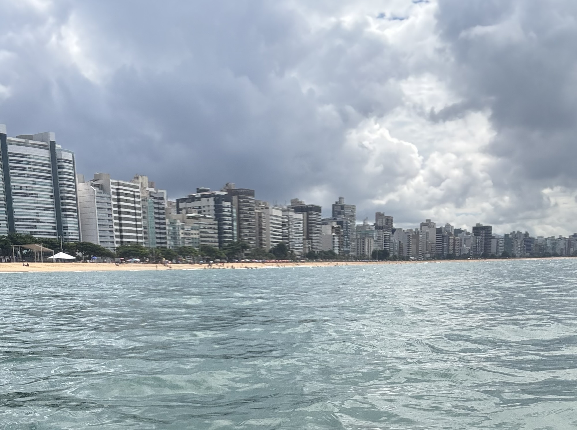 Frente fria traz chuvas e queda de temperatura ao ES nesta semana