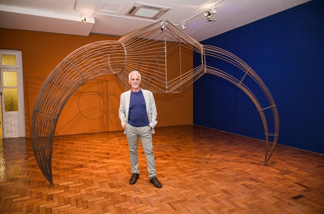 Parque Casa do Governador recebe escultura em aço do artista José Carlos Vilar