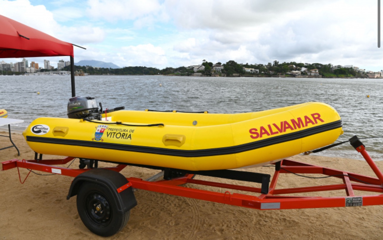 Praticante de canoa havaiana é resgatada após ficar à deriva no mar de Camburi