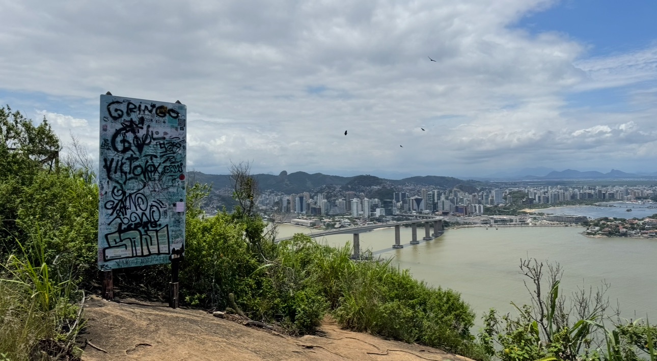 Câmeras ajudam polícia a prender suspeito de estuprar turista portuguesa no Morro do Moreno