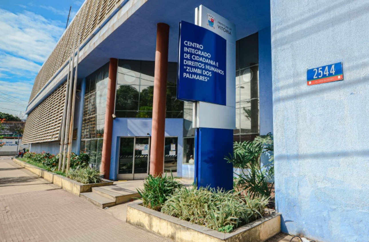 Vitória abre processo seletivo para assistente social, psicólogo e técnico educacional