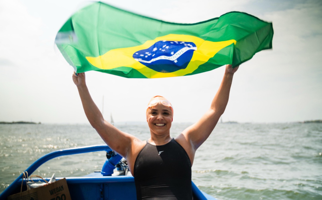 Capixaba Thaís Sant’Anna faz história e completa volta à Ilha de Manhattan, em Nova Iorque