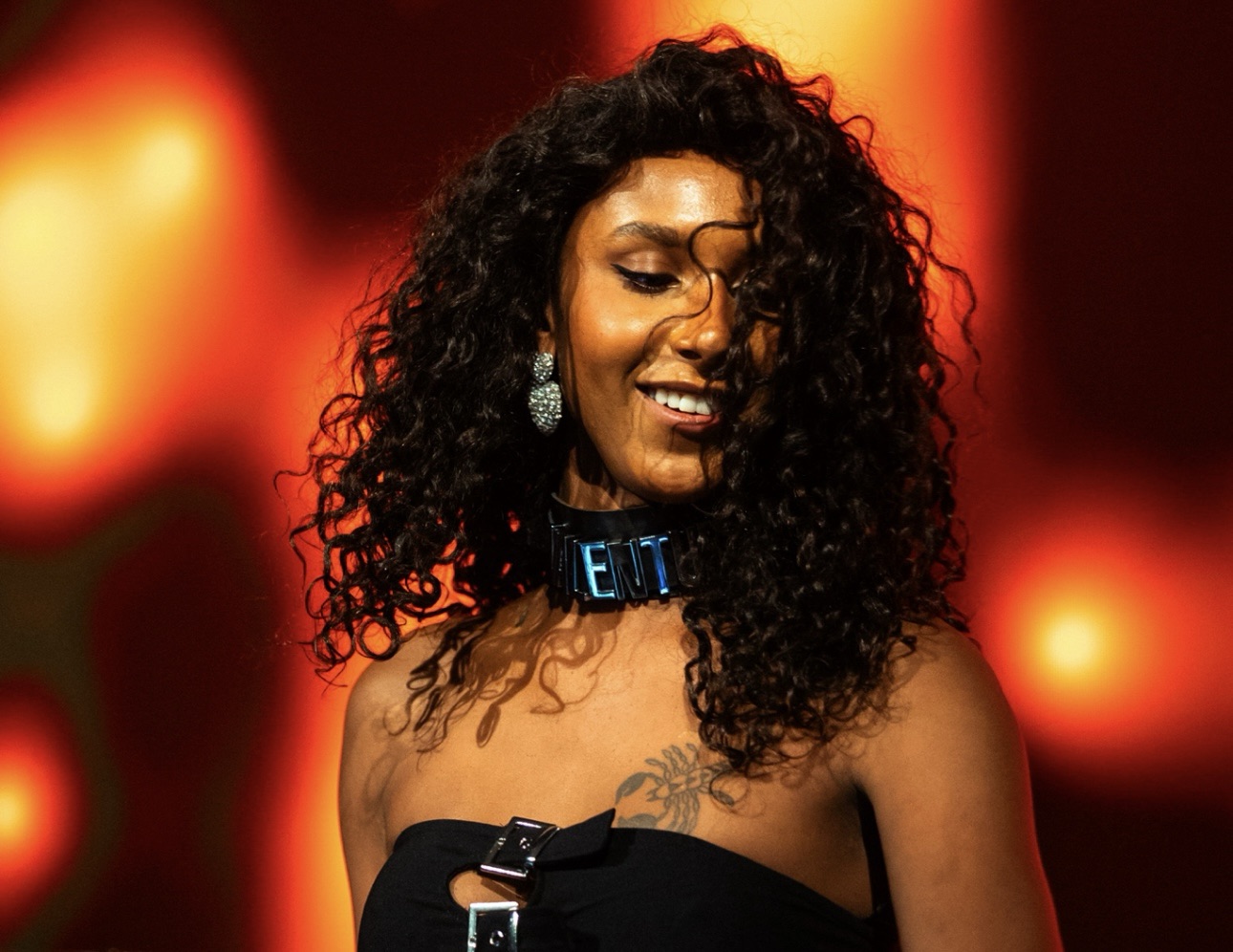 Cena eletrônica capixaba se funde ao underground com Valentina Luz na festa Narciso