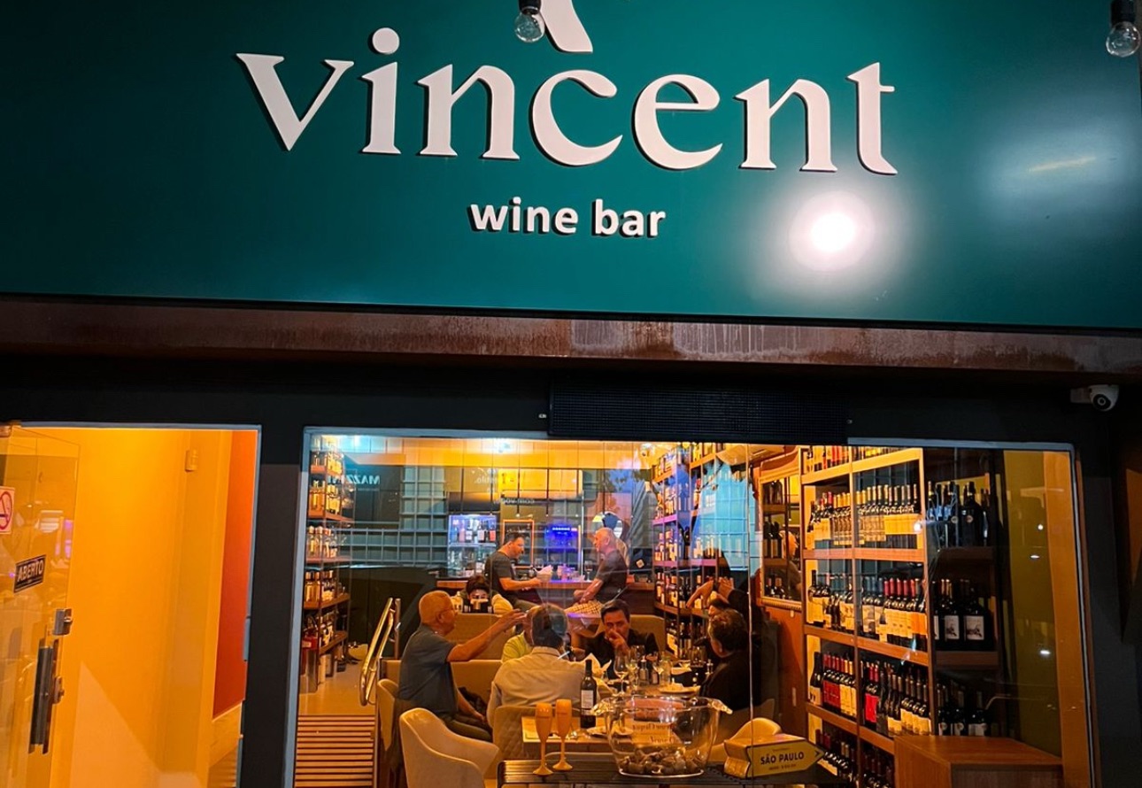 Vincent: o novo ponto de encontro entre taças, aromas e sabores na Praia do Canto