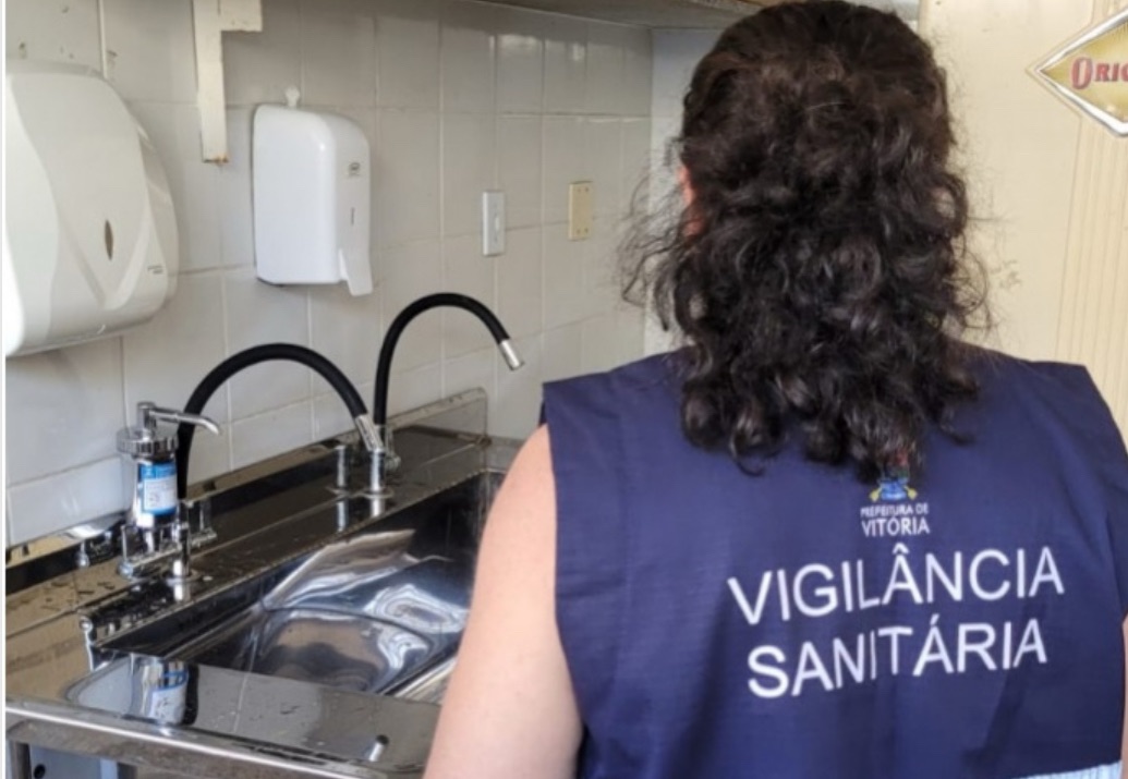 Vitória reforça fiscalização contra bebidas adulteradas com metanol
