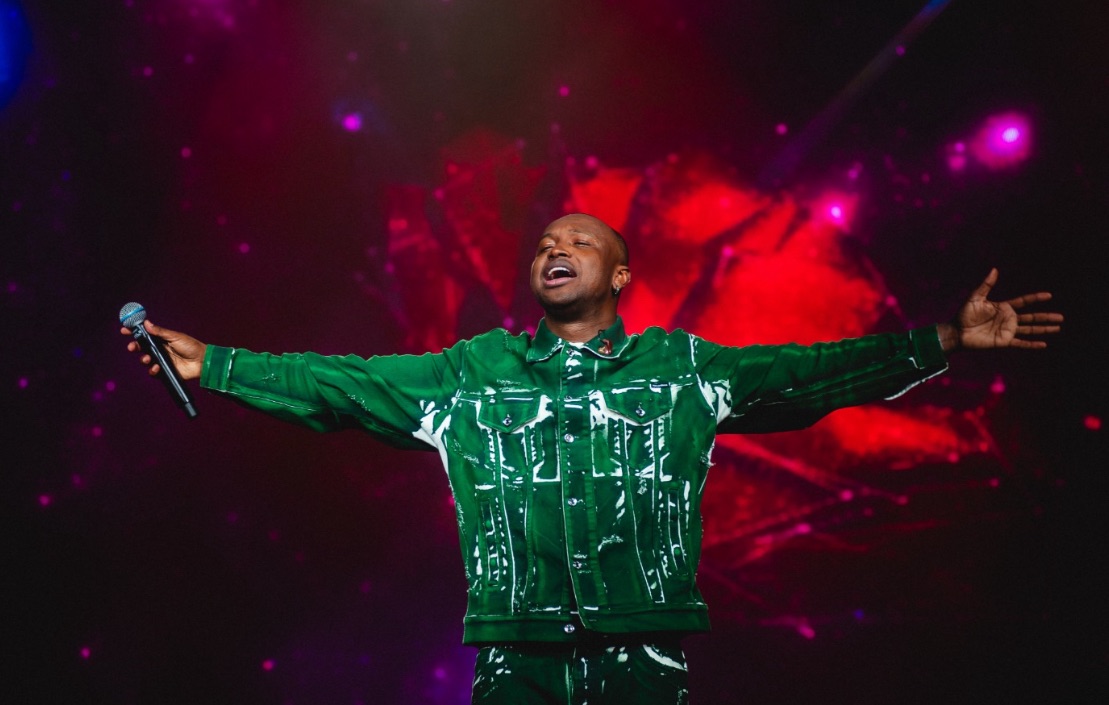 Thiaguinho e Sorriso Maroto anunciam show conjunto em Vila Velha