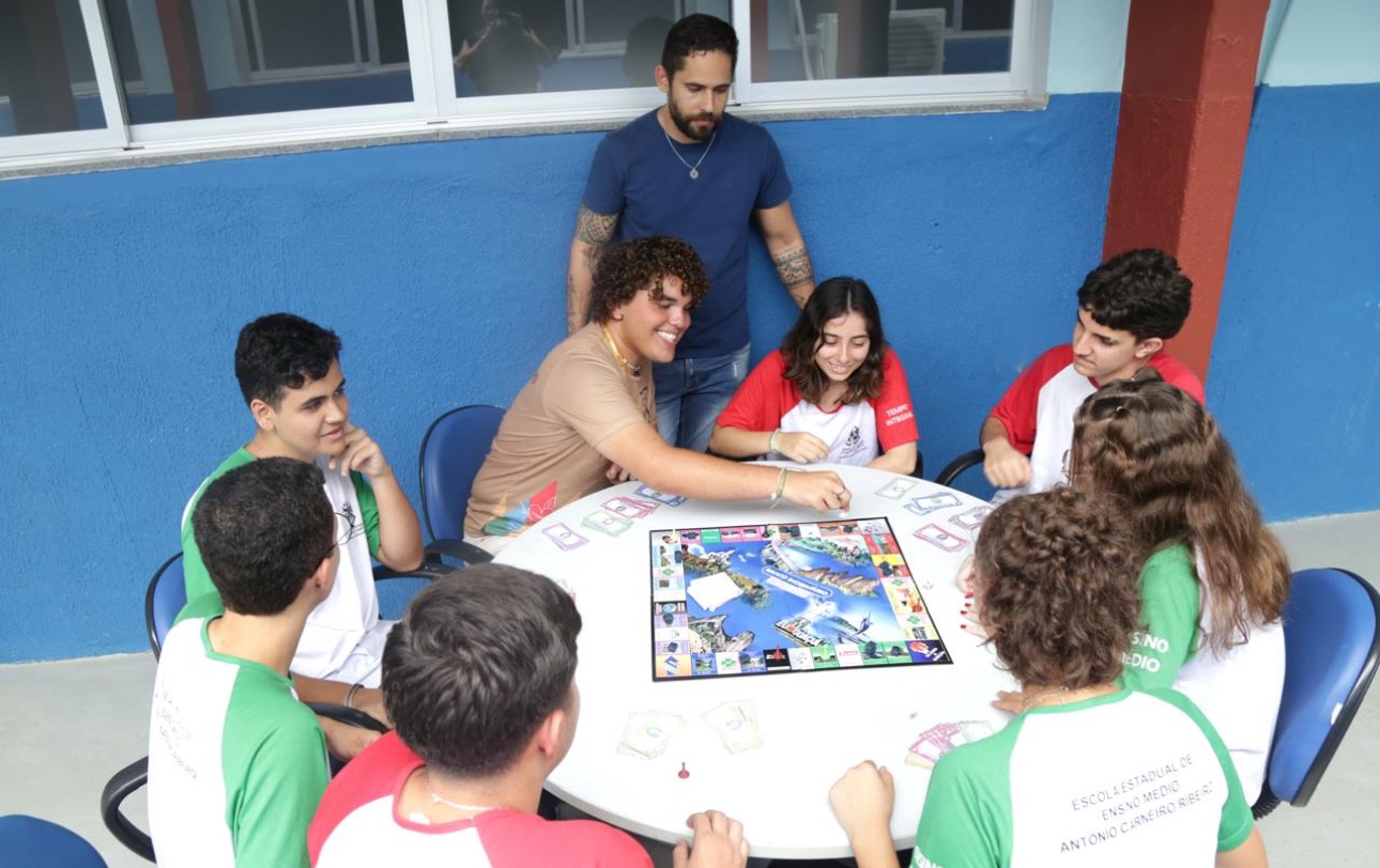 ES tem 2 professores da rede pública entre os 20 melhores do país em Matemática