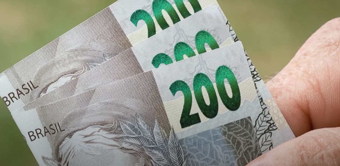 Governo do ES anuncia projeto que prevê abono salarial de R$ 1, 2 mil para servidores