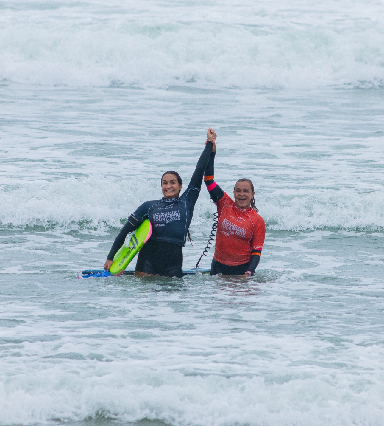 Em final inédita entre mãe e filha, Luna vence Neymara e faz história no bodyboard