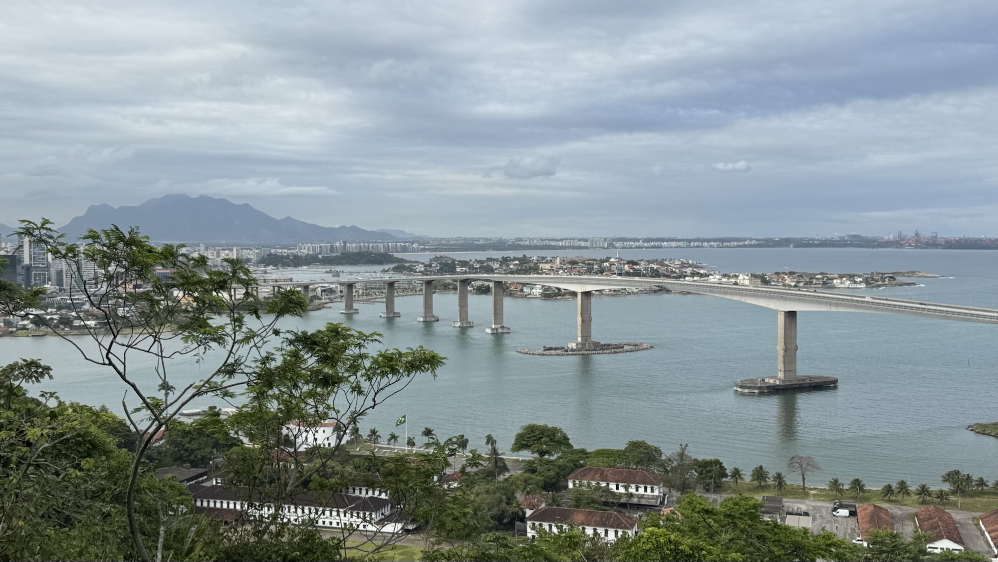 Semana na Grande Vitória terá calor, nuvens e chance de pancadas de chuva