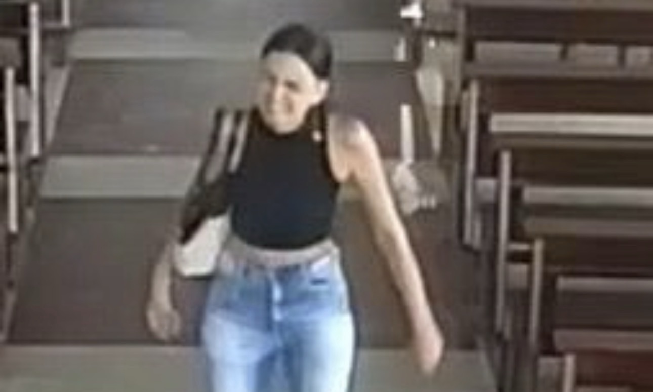 PCES pede apoio para identificar suspeita de vandalismo em igreja na Praia do Canto