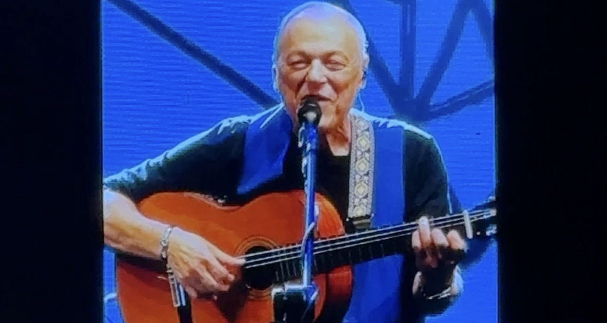 Toquinho fala sobre felicidade, saúde e o começo da carreira em show em Vitória
