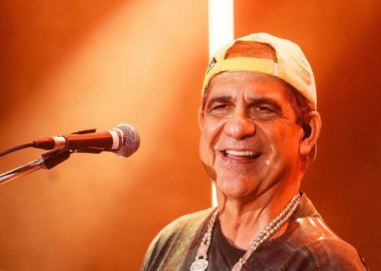 Durval Lelys faz show gratuito em Guriri: confira a programação de verão no balneário