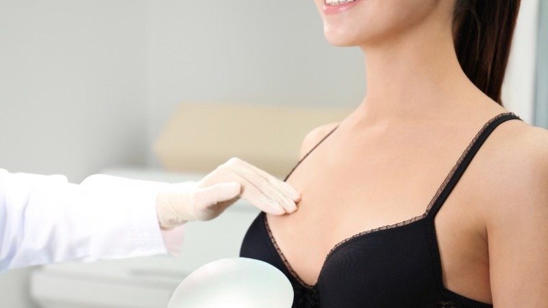 Explante de silicone cresce e reforça busca por naturalidade