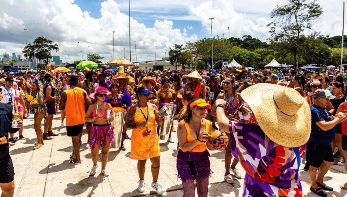 Blocos de carnaval começam a desfilar por Vila Velha neste sábado (6)