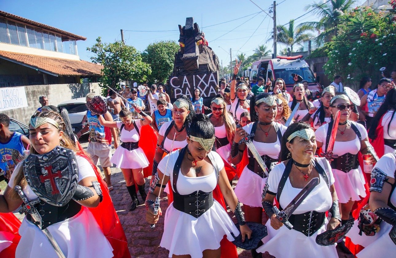 Teatro Carnavalesco: Bloco Surpresa encena “guerra” pelo Palácio Anchieta