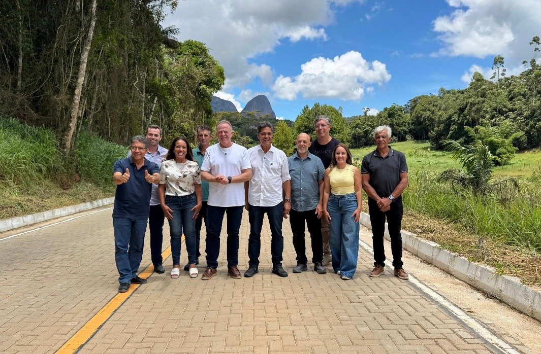 Casagrande e Ferraço acompanham obras e inauguração de abrigo em Domingos Martins