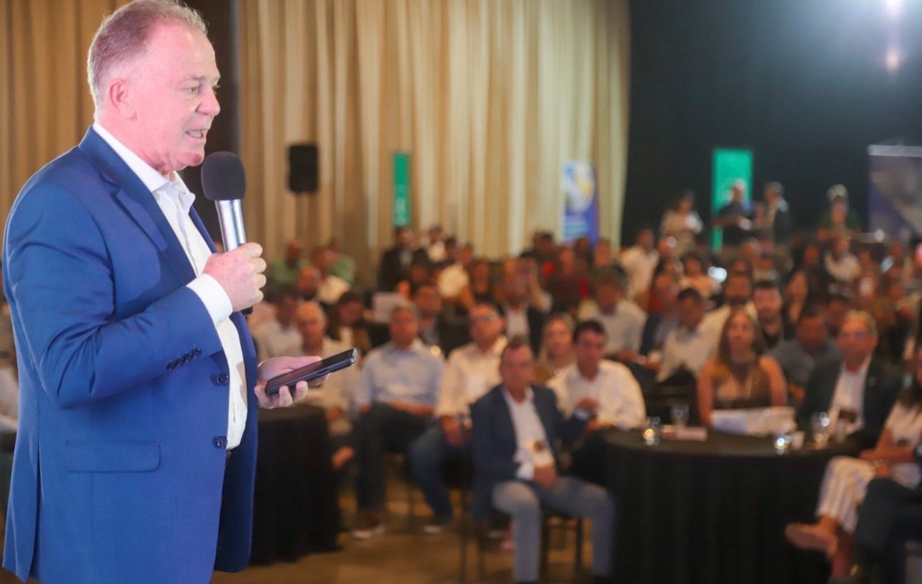 Casagrande participa de encontro com empresários na Serra para falar sobre economia do ES