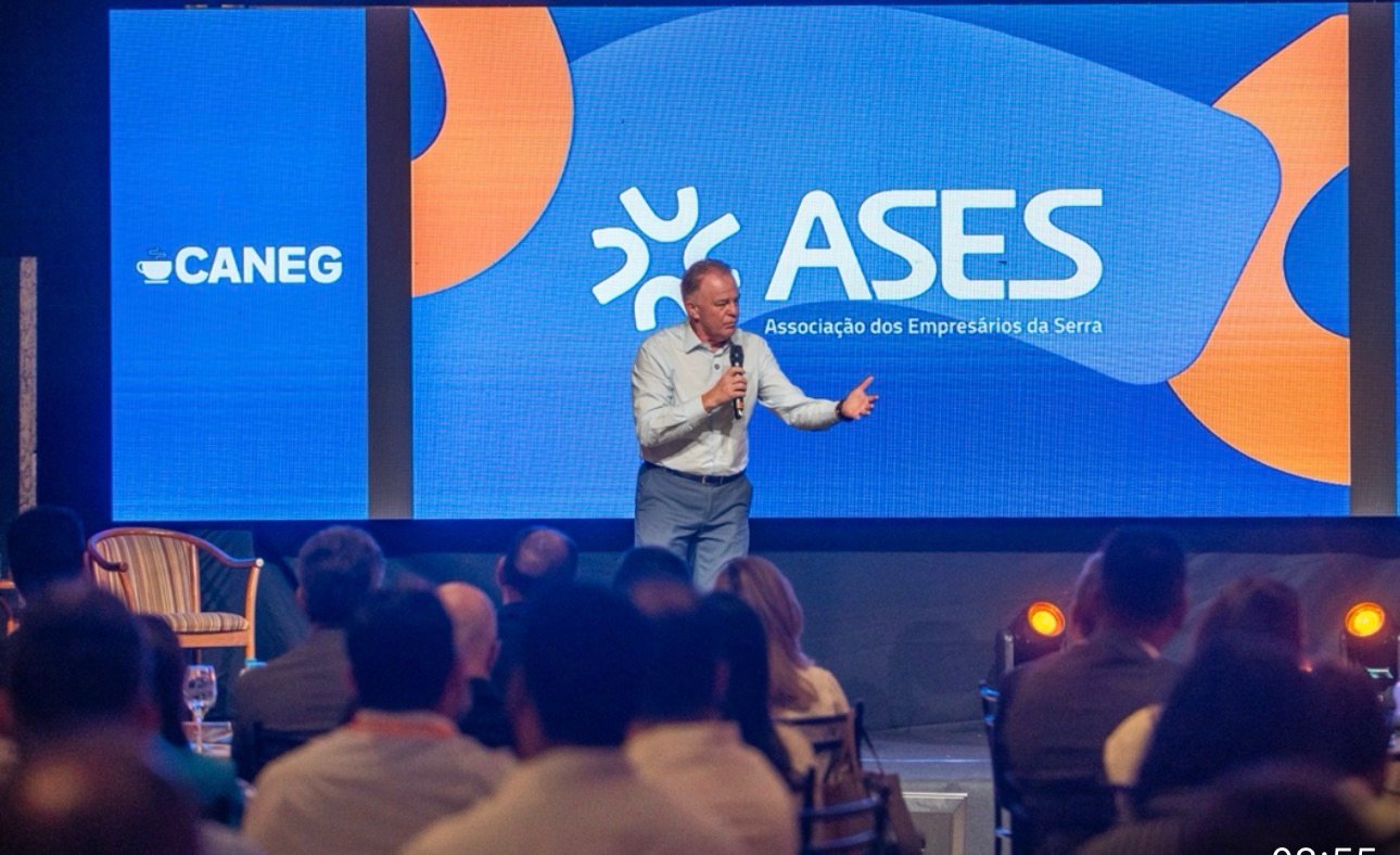 “Espírito Santo tem hoje a maior poupança públicado país”, diz Casagrande em café da ASES