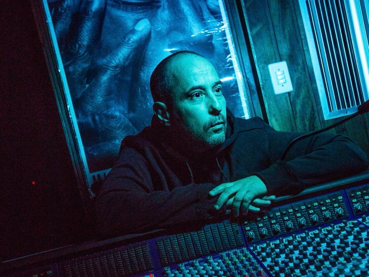 Brizz inaugura novo anfiteatro com show do carioca Marcelinho da Lua