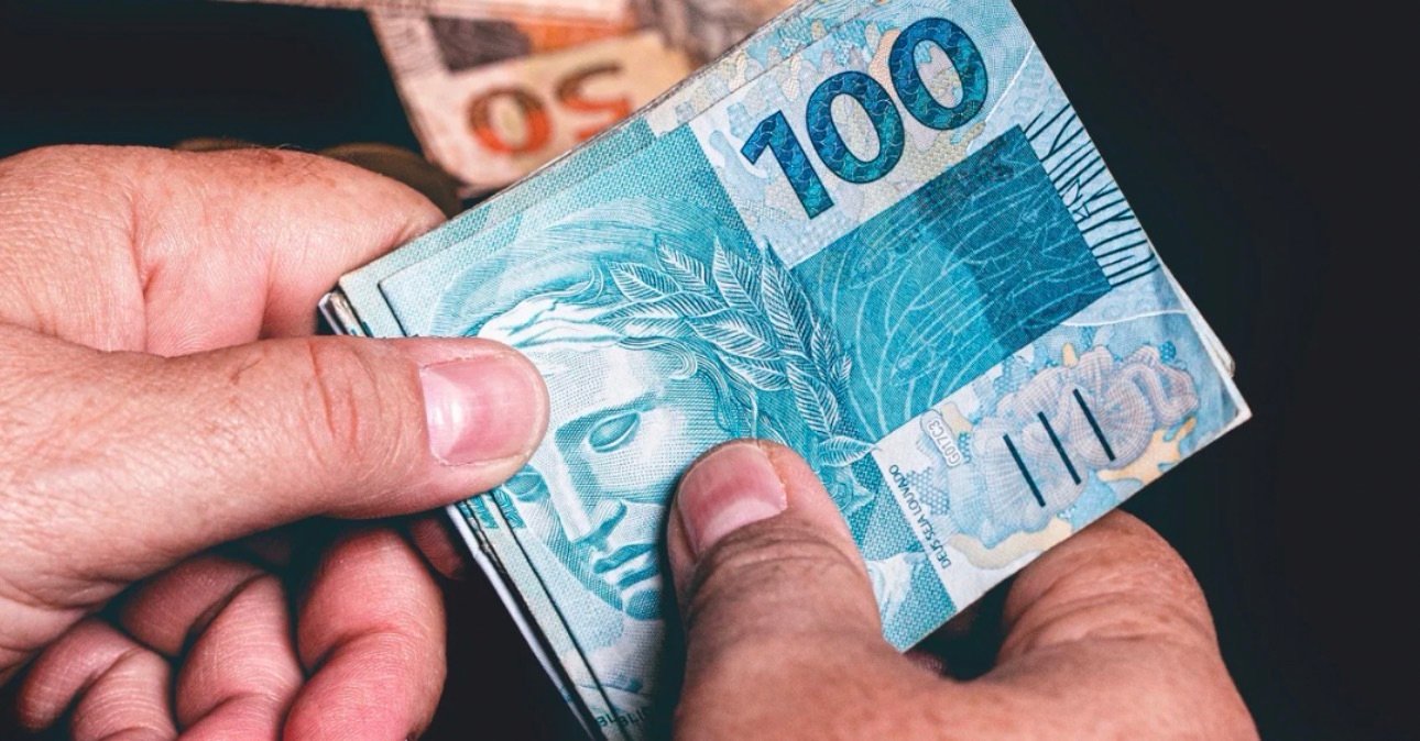 Governo do ES anuncia reajuste linear de 4% para servidores a partir de julho