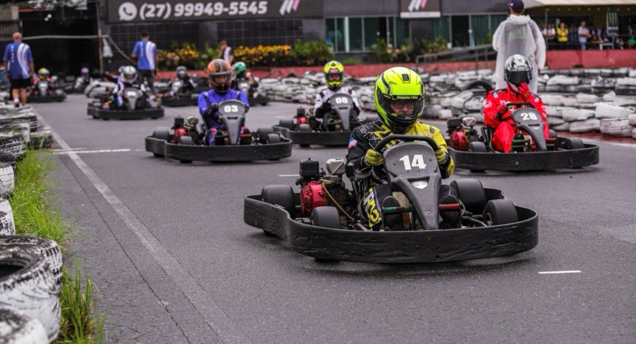 Piloto capixaba de 61 anos volta às pistas em Vitória seis meses após cirurgia