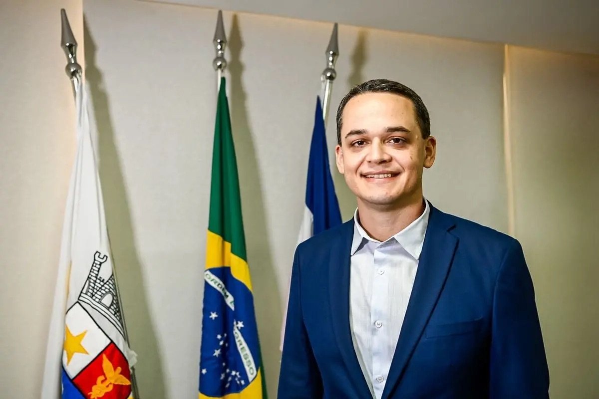 Pazolini protocola renúncia à Prefeitura de Vitória para disputar o Governo do ES