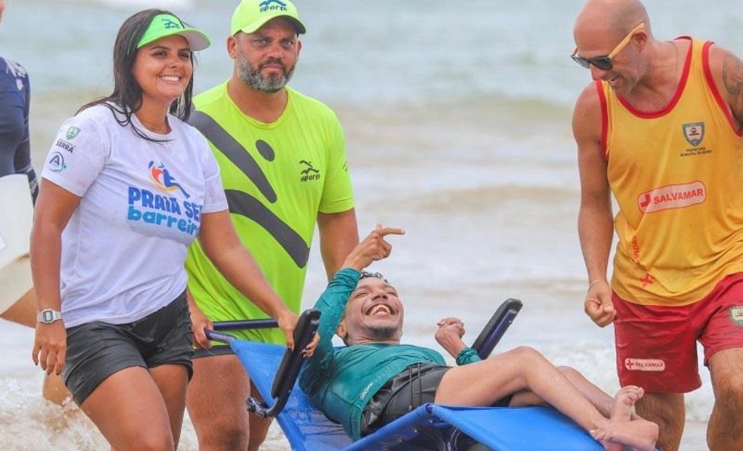 Inclusão à beira-mar: Praia Sem Barreiras supera 200 atendimentos na Serra em 2026