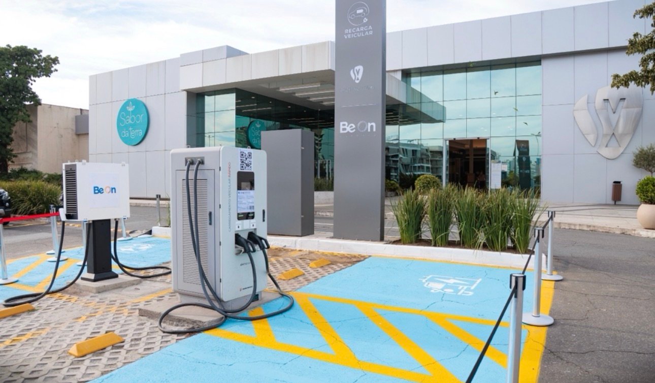 Shopping Vitória inaugura novos eletropostos com recarga rápida para veículos elétricos