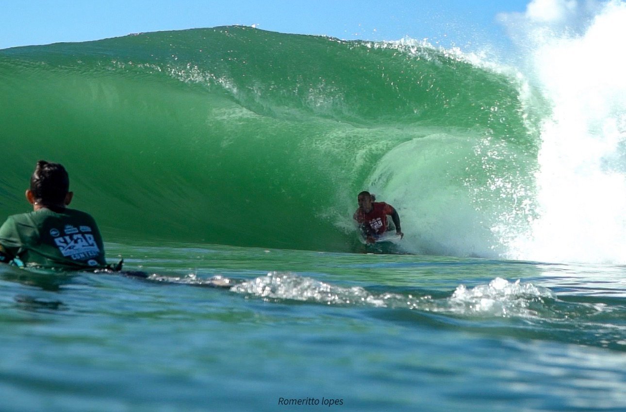 Vila Velha recebe terceira edição do Slab Bodyboarding Contest nas bancadas de pedra da Praia da Costa