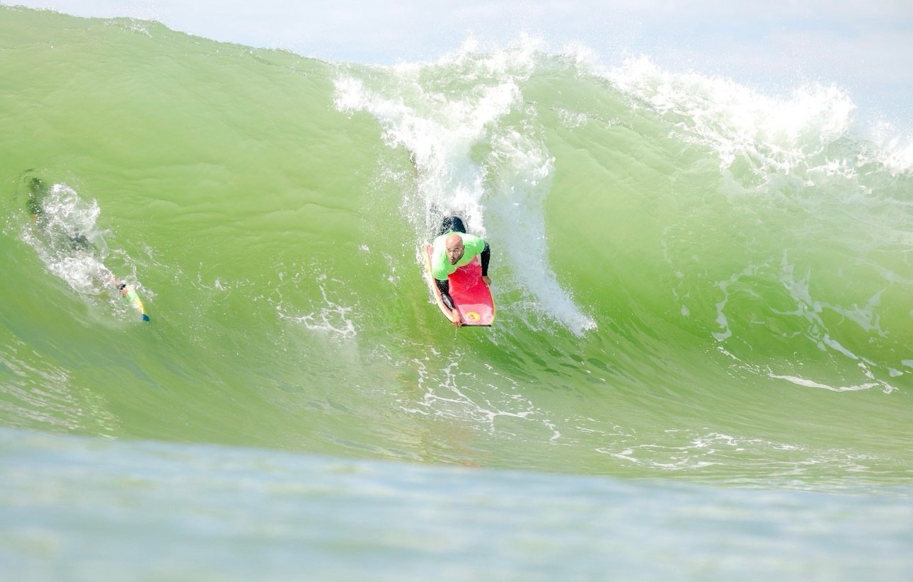 Bodyboarder carioca vence nas bancadas perigosas do D2, em Vila Velha