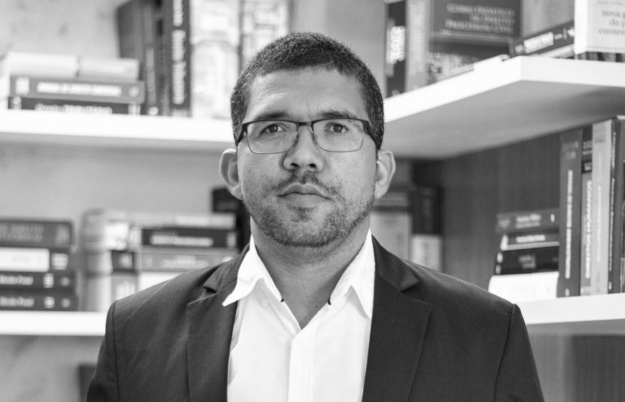 Amarildo Santos – “Diploma estrangeiro sem revalidação pode transformar sonho em frustração profissional”