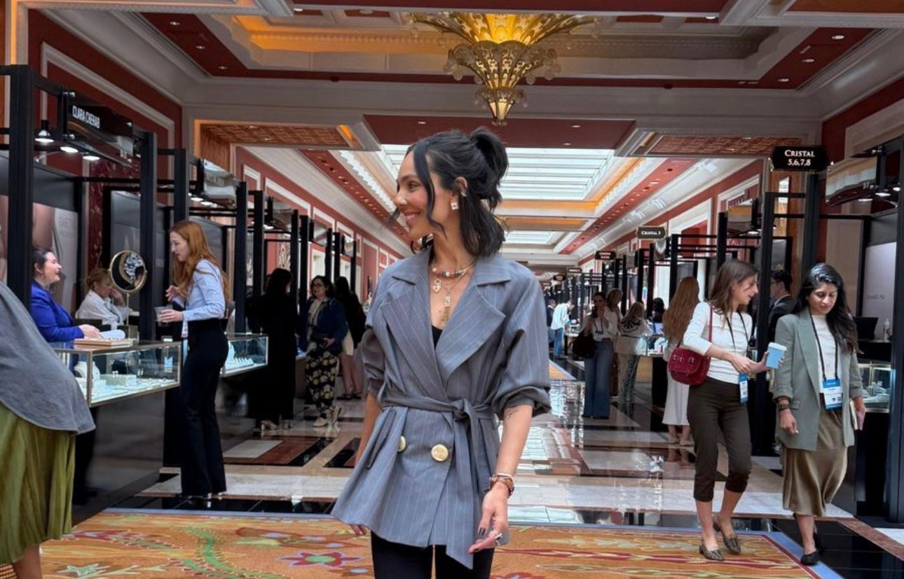 Designer de joias capixaba participa da principal feira do mundo e reforça expansão internacional