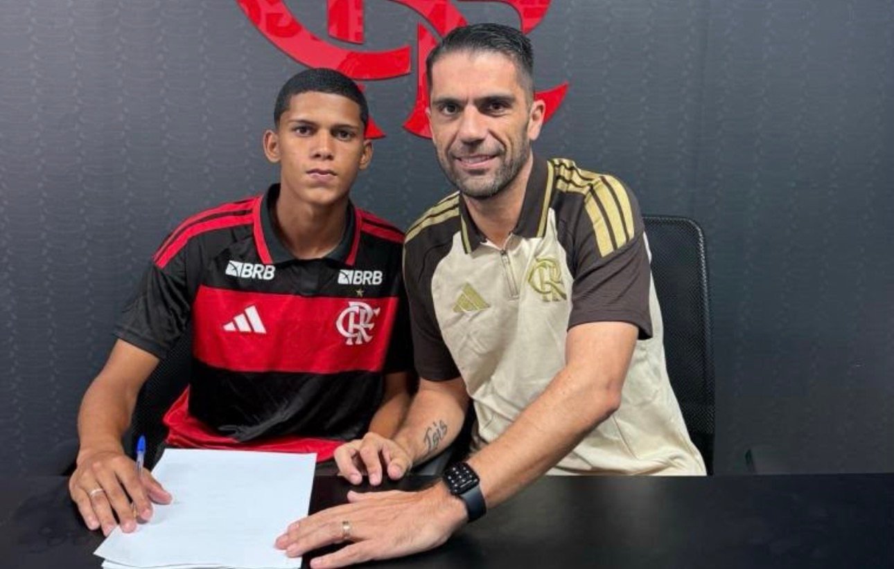 De Vitória para o Ninho: atacante capixaba assina contrato com o Flamengo