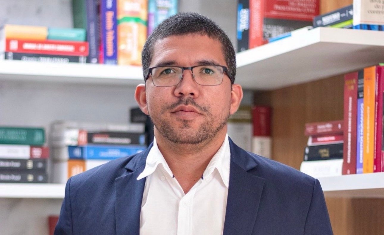 Novo piso dos professores: aposentados também têm direito ao reajuste? Especialista esclarece