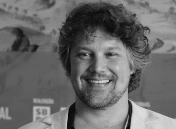 Gabriel Luchini – “A física quântica e o direito de participar do futuro”