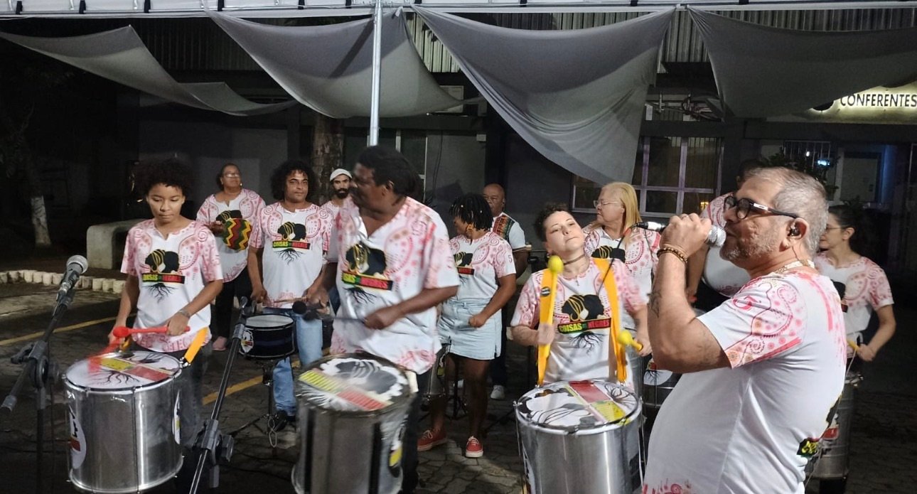 Bazar da Rede Emancipa tem roupas a partir de R$ 5 e programação cultural em Vitória