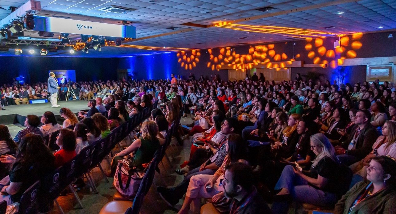 Congresso reúne 2 mil educadores em Vitória para debater futuro da educação