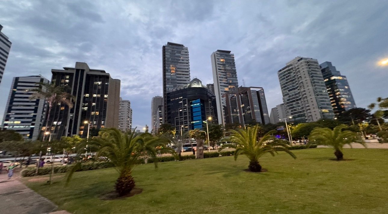 Semana começa nublada e com chuva, mas tempo abre na Grande Vitória