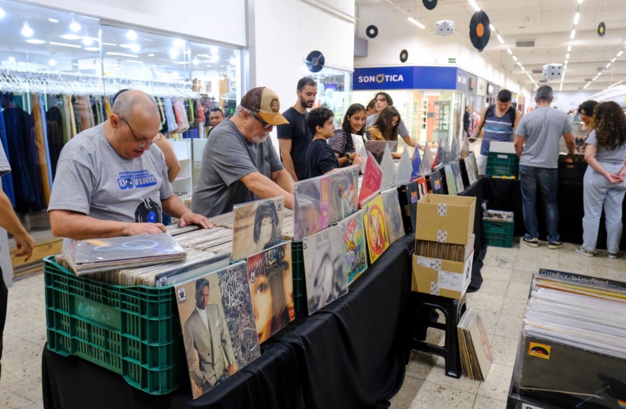 Feira Capixaba do Vinil reúne raridades e acervo especial de compactos em Vitória
