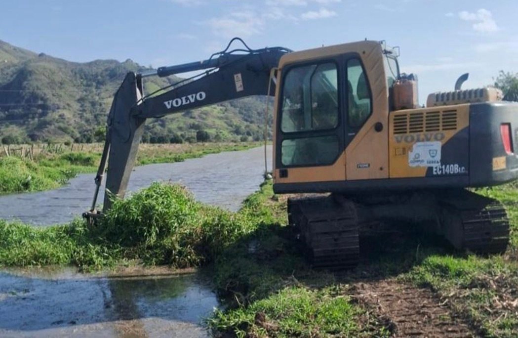 Serra intensifica limpeza de canais para prevenir alagamentos