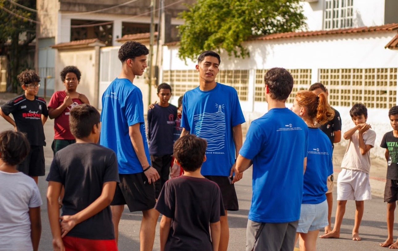Jovens de Vitória trocam feriado por ações sociais e missionárias na Serra