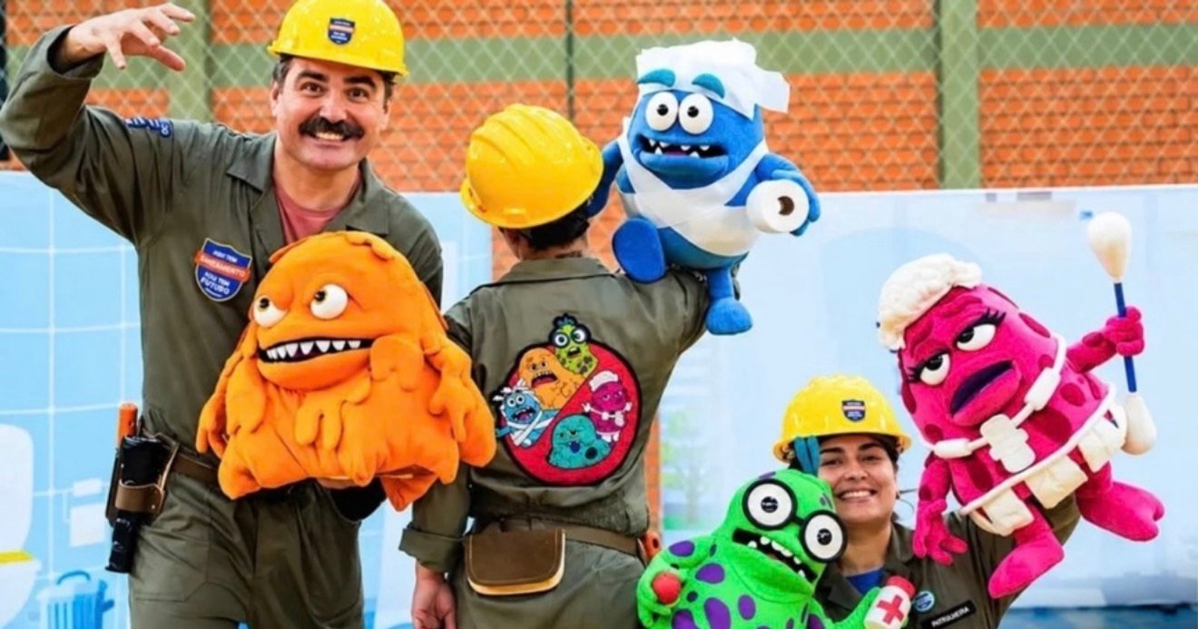 Capitão Seboso e Papeleiro Maluco ensinam educação ambiental em escolas da Grande Vitória
