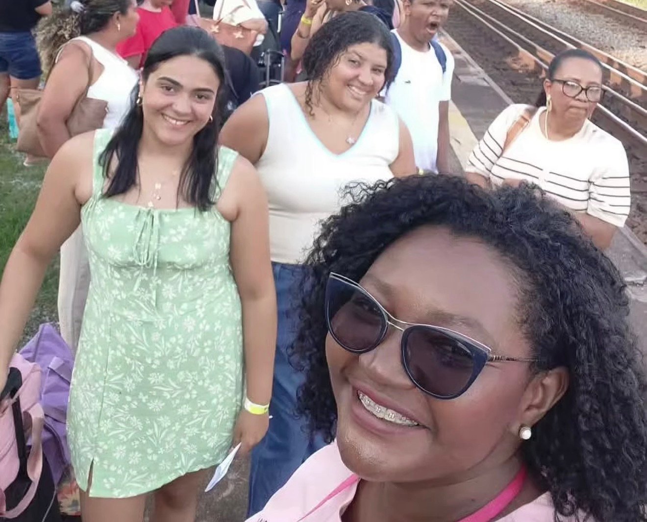 A menina que viu a mãe sobreviver à violência e hoje ajuda outras mulheres
