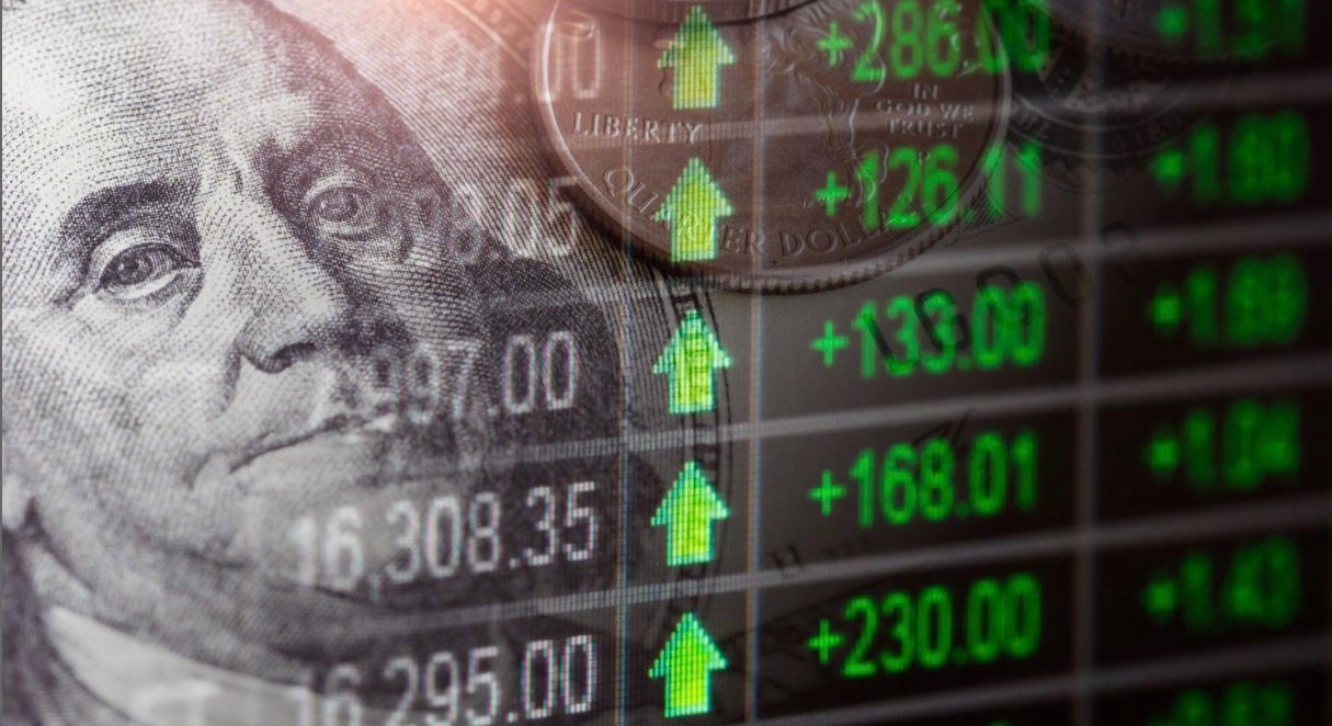 Com juros em queda, empresas precisam reforçar proteção contra oscilações do dólar
