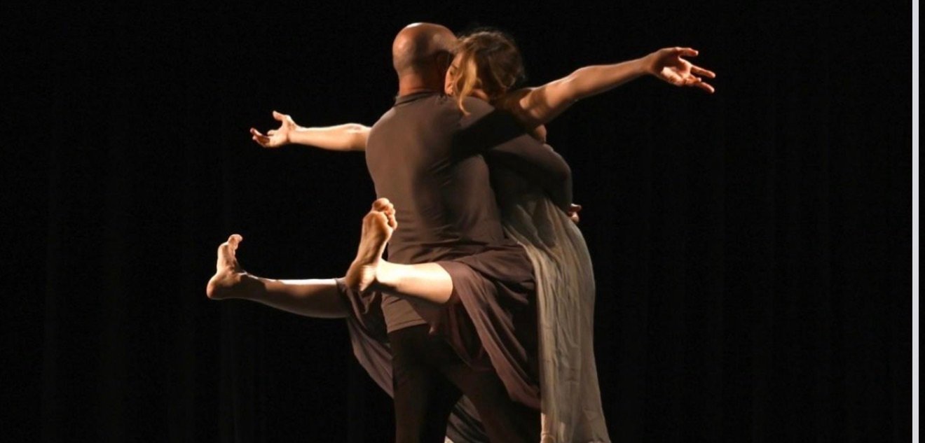 Espetáculo reúne bailarinos e celebra a dança após os 60 anos no Theatro Carlos Gomes
