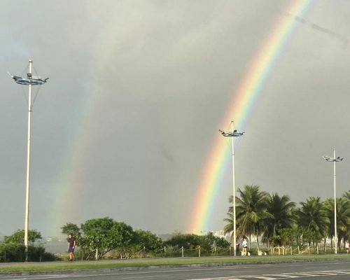 Arco-íris duplo encanta moradores de Vitória na manhã desta segunda (6). Entenda o fenômeno
