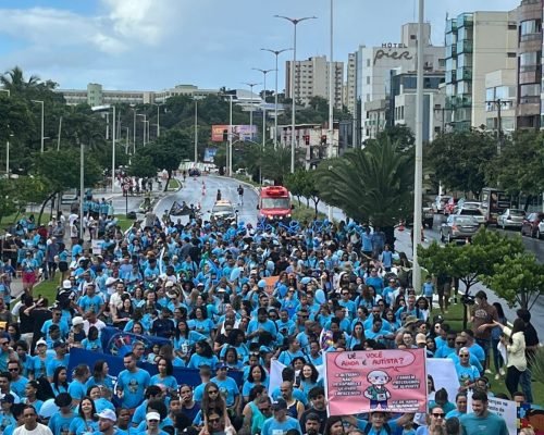 Caminhada da Amaes reúne mais de 3 mil participantes na Orla de Camburi