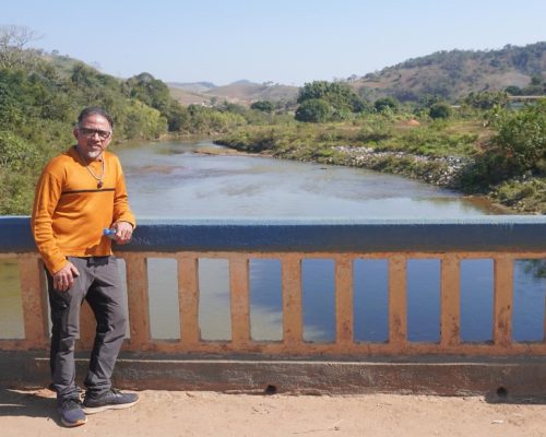 Professor capixaba percorre áreas atingidas pela lama da barragem de Mariana